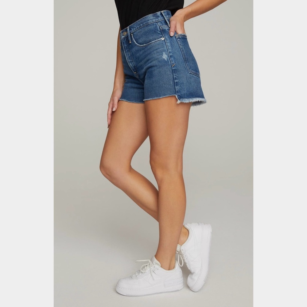 Good American Good ‘90s Cutoff Denim Shorts - Picture 3 of 9